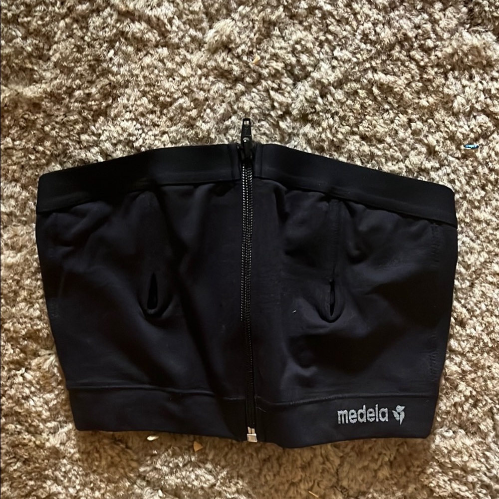 Medela Black Pumping Bra with Zipper
